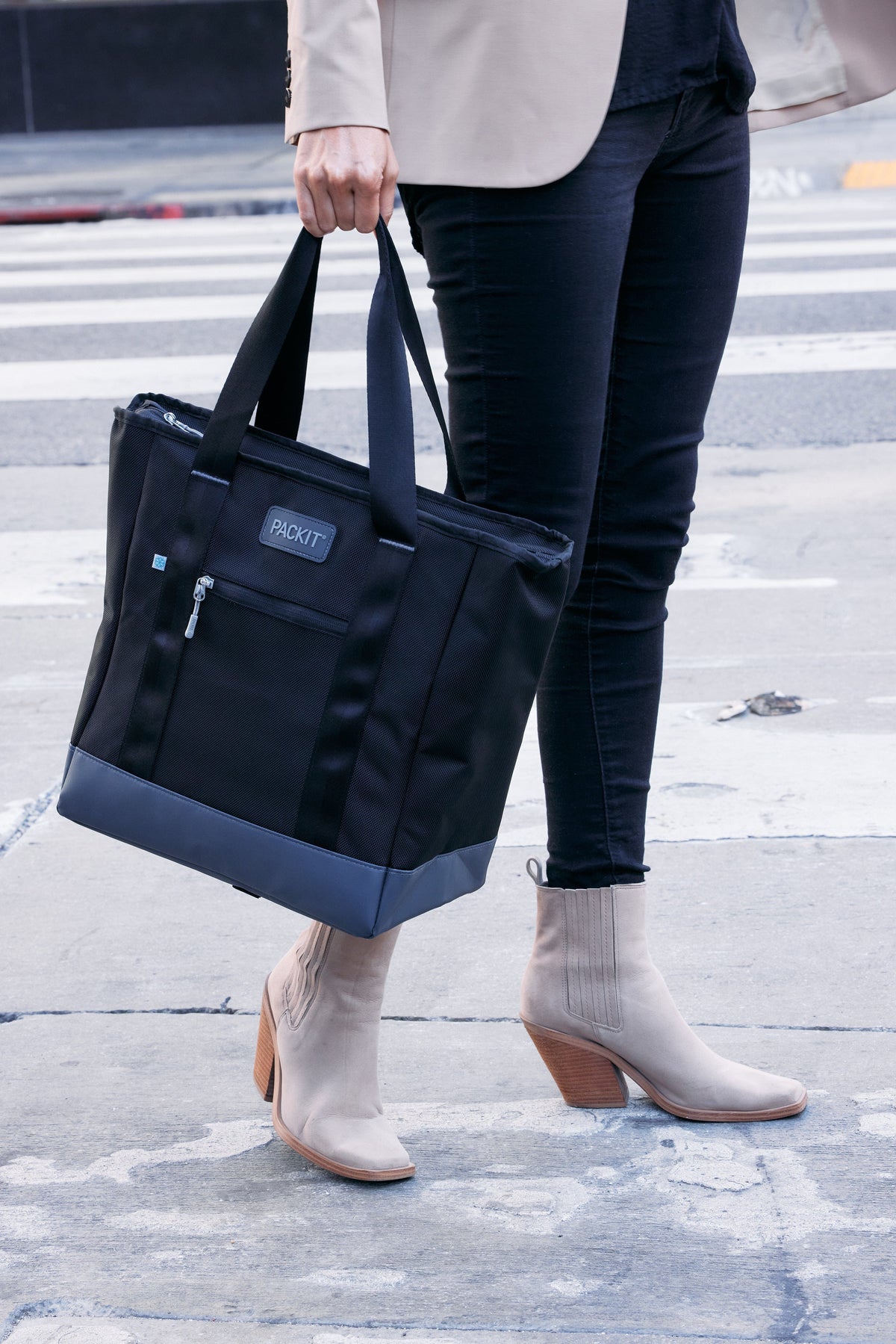 freezable-carry-tote-v5 freezable-carry-tote-black-gray-lifestyle-city-bag-only.jpg